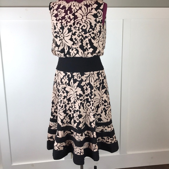 Tadashi Shoji Dresses & Skirts - Tadashi Shoji EUC cocktail dress 10